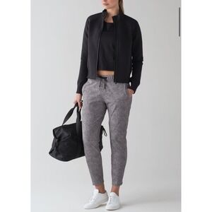 Lululemon On The Fly Pant
Sea Spray Alpine White Dark Chrome Size 8 Jogger